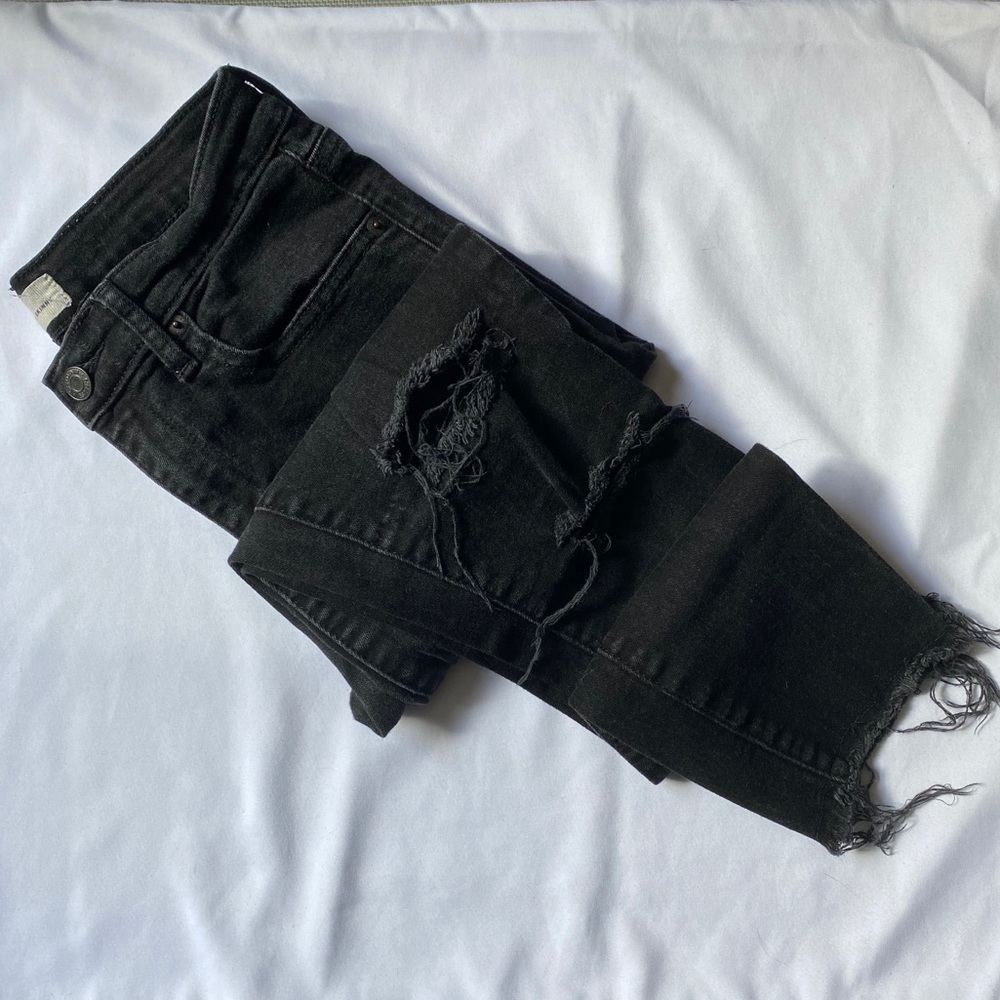 Distressed black skinny jeans
